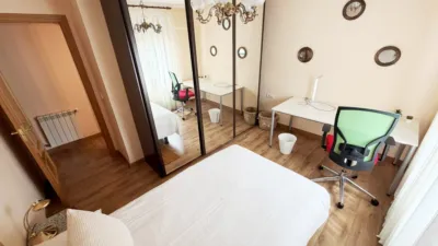 Piso en alquiler en Calle del Doctor Jiménez Díaz, El Carbayedo-El Quirinal (Avilés) de 1.050 €<span>/mes</span>