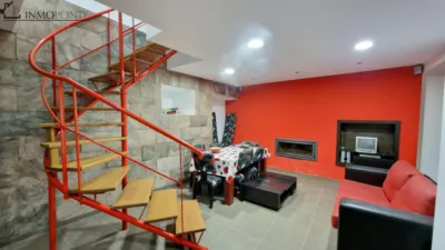 Casa adosada en venta en Zona Monumental, Centro-Echegaray (Pontevedra Capital) de 210.000 €