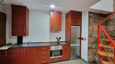 Casa adosada en venta en Zona Monumental, Centro-Echegaray (Pontevedra Capital) de 210.000 €