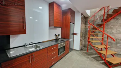 Casa adosada en venta en Zona Monumental, Centro-Echegaray (Pontevedra Capital) de 210.000 €