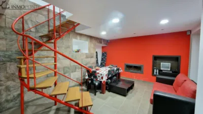 Casa adosada en venta en Zona Monumental, Centro-Echegaray (Pontevedra Capital) de 210.000 €