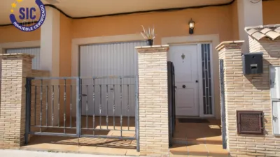 House on Carrer Peixquera, 13 photo 2