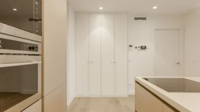 Piso en alquiler en Calle Plaza de Salesianos, Número 8, Ensanches - Zabalguneak (Pamplona - Iruña) de 1.300 €<span>/mes</span>