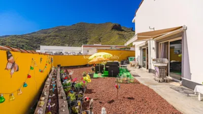 Casa en venta en Avenida de La Iglesia, cerca de Calle Santiago Apostol, Santiago del Teide de 315.000 €