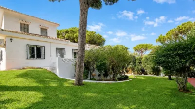 Chalet in Calahonda photo 2