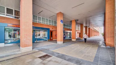 Local comercial en venta en Plaza de las Cofradías, 4, Burlada - Burlata de 107.000 €