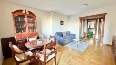 Piso en alquiler en Avenida de Pío XII, Centro (Logroño) de 850 €<span>/mes</span>