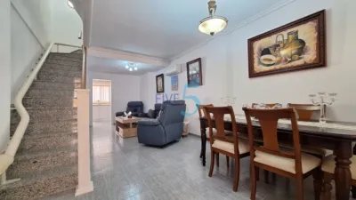 Casa – Orihuela, Urbanización Miraflores IV, Urbanización Horizonte - Més