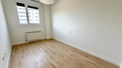 Piso en alquiler en Calle Ps Maria Moliner, San Adrián-La Cava-El Arco (Logroño) de 1.100 €<span>/mes</span>