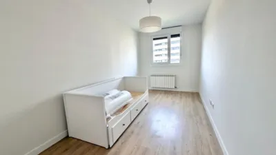 Piso en alquiler en Calle Ps Maria Moliner, San Adrián-La Cava-El Arco (Logroño) de 1.100 €<span>/mes</span>