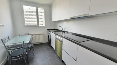 Piso en alquiler en Calle Ps Maria Moliner, San Adrián-La Cava-El Arco (Logroño) de 1.100 €<span>/mes</span>