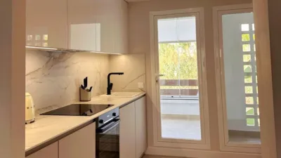 Piso en alquiler en Calle Ur Arroyo Las Cañas 8 Es:6 Pl:01 Pt:02 29680 Estep, Número 8, Selwo (Estepona) de 3.000 €<span>/mes</span>