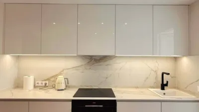 Piso en alquiler en Calle Ur Arroyo Las Cañas 8 Es:6 Pl:01 Pt:02 29680 Estep, Número 8, Selwo (Estepona) de 3.000 €<span>/mes</span>