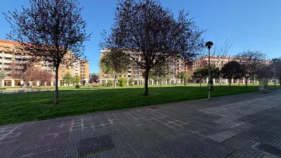 Piso en alquiler en Calle Pq Lirios los, La Portalada-Varea (Logroño) de 940 €<span>/mes</span>