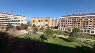Piso en alquiler en Calle Pq Lirios los, La Portalada-Varea (Logroño) de 940 €<span>/mes</span>