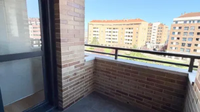 Piso en alquiler en Calle Pq Lirios los, La Portalada-Varea (Logroño) de 940 €<span>/mes</span>