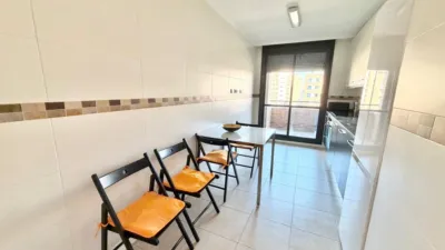Piso en alquiler en Calle Pq Lirios los, La Portalada-Varea (Logroño) de 940 €<span>/mes</span>