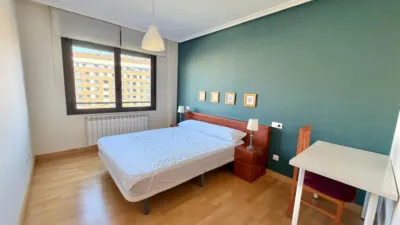 Piso en alquiler en Calle Pq Lirios los, La Portalada-Varea (Logroño) de 940 €<span>/mes</span>