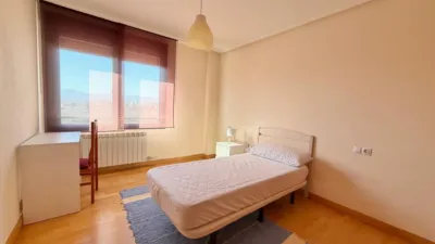 Piso en alquiler en Calle Pq Lirios los, La Portalada-Varea (Logroño) de 940 €<span>/mes</span>