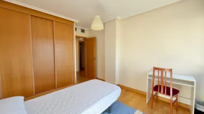 Piso en alquiler en Calle Pq Lirios los, La Portalada-Varea (Logroño) de 940 €<span>/mes</span>