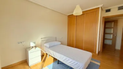 Piso en alquiler en Calle Pq Lirios los, La Portalada-Varea (Logroño) de 940 €<span>/mes</span>
