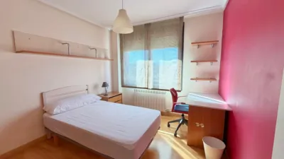 Piso en alquiler en Calle Pq Lirios los, La Portalada-Varea (Logroño) de 940 €<span>/mes</span>