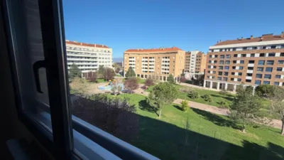 Piso en alquiler en Calle Pq Lirios los, La Portalada-Varea (Logroño) de 940 €<span>/mes</span>