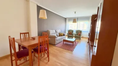 Piso en alquiler en Calle Pq Lirios los, La Portalada-Varea (Logroño) de 940 €<span>/mes</span>