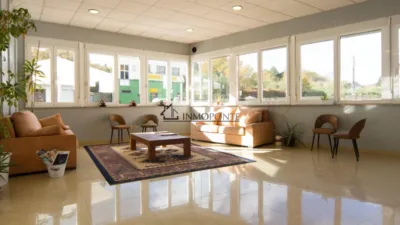 Hotel for sale in A Estrada, located on one of the routes of the Camino de Santiago. It comprises 16 bedrooms, 10 with private bathrooms and 6 with two shared bathrooms. Additionally, it features two spacious halls of 250 m² and 120 m², perfect for events, celebrations or catering. On the first floor are the reception, lounge, bar, café, terrace and a fully equipped industrial kitchen. The ground floor houses the laundry room, wine cellar, cold storage rooms and a storage area. The hotel is fitted with solar panels for hot water and a 10,000-litre diesel tank, ensuring energy efficiency and autonomy. Its excellent location, functionality and capacity make it a unique investment opportunity in tourism in one of the most visited areas of Galicia. For more information, contact us at INMOPONTE PEREGRINA 63 PONTEVEDRA photo 11