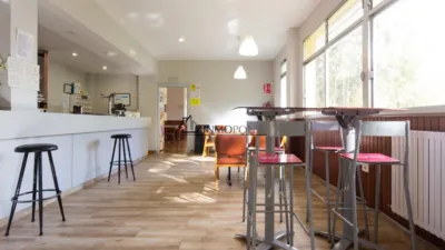 Hotel for sale in A Estrada, located on one of the routes of the Camino de Santiago. It comprises 16 bedrooms, 10 with private bathrooms and 6 with two shared bathrooms. Additionally, it features two spacious halls of 250 m² and 120 m², perfect for events, celebrations or catering. On the first floor are the reception, lounge, bar, café, terrace and a fully equipped industrial kitchen. The ground floor houses the laundry room, wine cellar, cold storage rooms and a storage area. The hotel is fitted with solar panels for hot water and a 10,000-litre diesel tank, ensuring energy efficiency and autonomy. Its excellent location, functionality and capacity make it a unique investment opportunity in tourism in one of the most visited areas of Galicia. For more information, contact us at INMOPONTE PEREGRINA 63 PONTEVEDRA photo 23