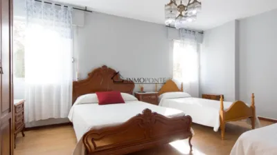 Hotel for sale in A Estrada, located on one of the routes of the Camino de Santiago. It comprises 16 bedrooms, 10 with private bathrooms and 6 with two shared bathrooms. Additionally, it features two spacious halls of 250 m² and 120 m², perfect for events, celebrations or catering. On the first floor are the reception, lounge, bar, café, terrace and a fully equipped industrial kitchen. The ground floor houses the laundry room, wine cellar, cold storage rooms and a storage area. The hotel is fitted with solar panels for hot water and a 10,000-litre diesel tank, ensuring energy efficiency and autonomy. Its excellent location, functionality and capacity make it a unique investment opportunity in tourism in one of the most visited areas of Galicia. For more information, contact us at INMOPONTE PEREGRINA 63 PONTEVEDRA photo 28