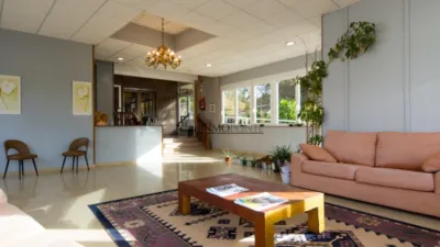 Hotel for sale in A Estrada, located on one of the routes of the Camino de Santiago. It comprises 16 bedrooms, 10 with private bathrooms and 6 with two shared bathrooms. Additionally, it features two spacious halls of 250 m² and 120 m², perfect for events, celebrations or catering. On the first floor are the reception, lounge, bar, café, terrace and a fully equipped industrial kitchen. The ground floor houses the laundry room, wine cellar, cold storage rooms and a storage area. The hotel is fitted with solar panels for hot water and a 10,000-litre diesel tank, ensuring energy efficiency and autonomy. Its excellent location, functionality and capacity make it a unique investment opportunity in tourism in one of the most visited areas of Galicia. For more information, contact us at INMOPONTE PEREGRINA 63 PONTEVEDRA photo 35