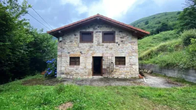 House on Luzmela Neighborhood Street photo 28