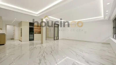 Apartment in Salamanca District photo 4