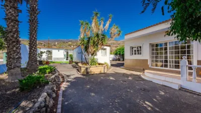 Chalet on Piedra Hincada Playa Street photo 26