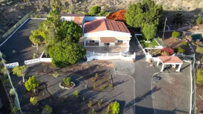 Chalet on Piedra Hincada Playa Street photo 2