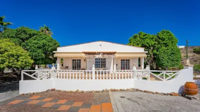 Chalet on Piedra Hincada Playa Street photo 3
