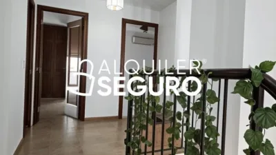Chalet en alquiler en Zona Universitaria, Zona Avenida de Juan Diego (Bormujos) de 1.100 €<span>/mes</span>