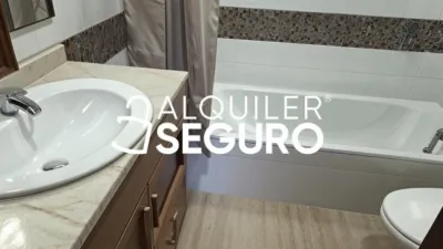 Chalet en alquiler en Zona Universitaria, Zona Avenida de Juan Diego (Bormujos) de 1.100 €<span>/mes</span>