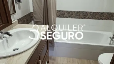Chalet en alquiler en Zona Universitaria, Zona Avenida de Juan Diego (Bormujos) de 1.100 €<span>/mes</span>