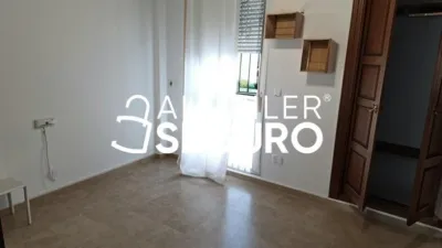 Chalet en alquiler en Zona Universitaria, Zona Avenida de Juan Diego (Bormujos) de 1.100 €<span>/mes</span>