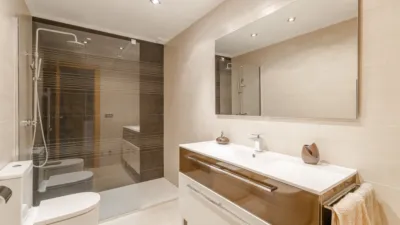 Casa en venta en Calle de Lur Gorri, 27, Barañáin - Barañain de 555.000 €