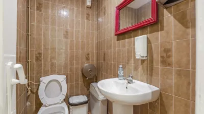 Local comercial en venta en Calle de Las Maestras, 13, Burlada - Burlata de 88.000 €