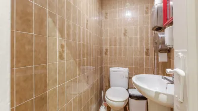 Local comercial en venta en Calle de Las Maestras, 13, Burlada - Burlata de 88.000 €