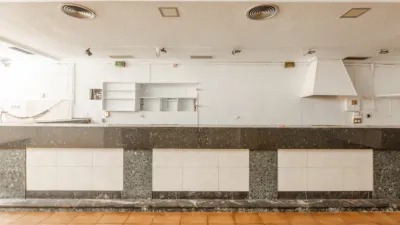 Local comercial en venta en Calle de Las Maestras, 13, Burlada - Burlata de 88.000 €