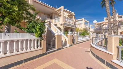 Pis – Orihuela, Urbanización Miraflores IV, Urbanización Horizonte - Vista 2