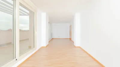 Apartment in Alameda de Osuna photo 2