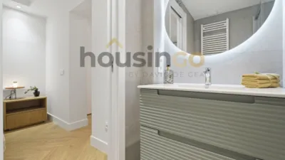 Apartment in Salamanca District photo 37