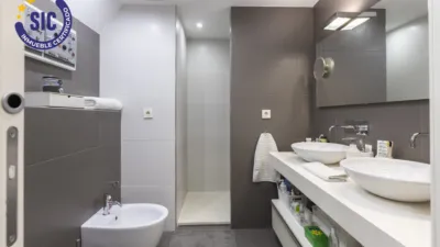Apartment on Pedro Aleixandre Street photo 14