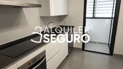 Piso en alquiler en Arco Norte - Avda. España, Entrenúcleos (Dos Hermanas) de 940 €<span>/mes</span>